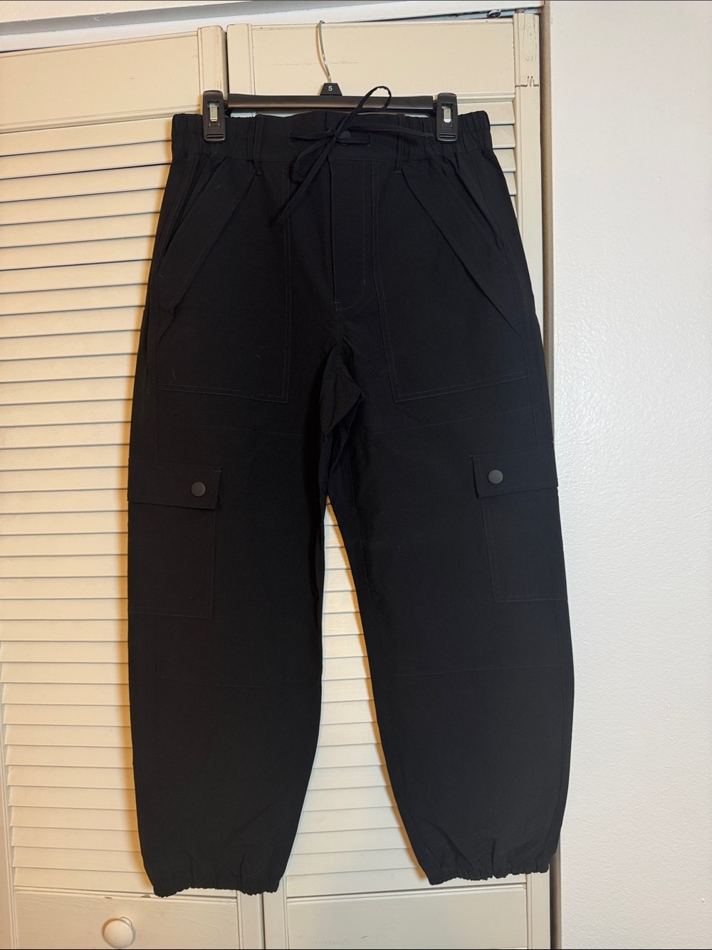 Women’s Black Cargo Jogger Pants with Elastic Waist and Pockets